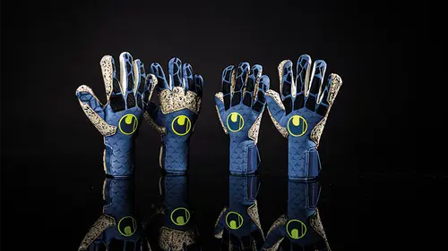 uhlsport Hyper Act: guanti da portiere e abbigliamento