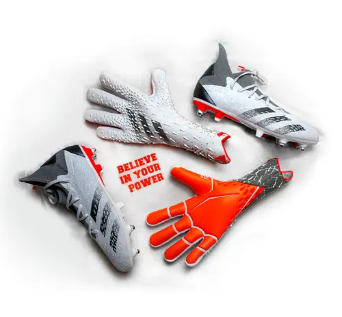adidas White Spark : guanti da portiere e scarpe da calcio