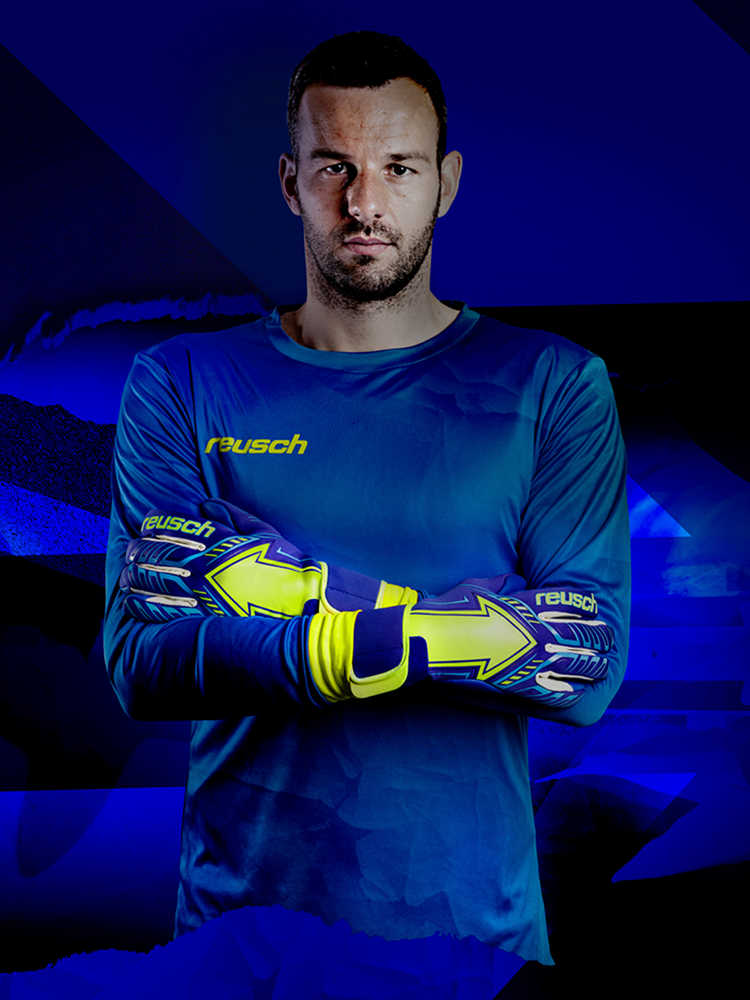 CYL_reusch_arrow_blueyellow_handanovic1_R5070904-4949