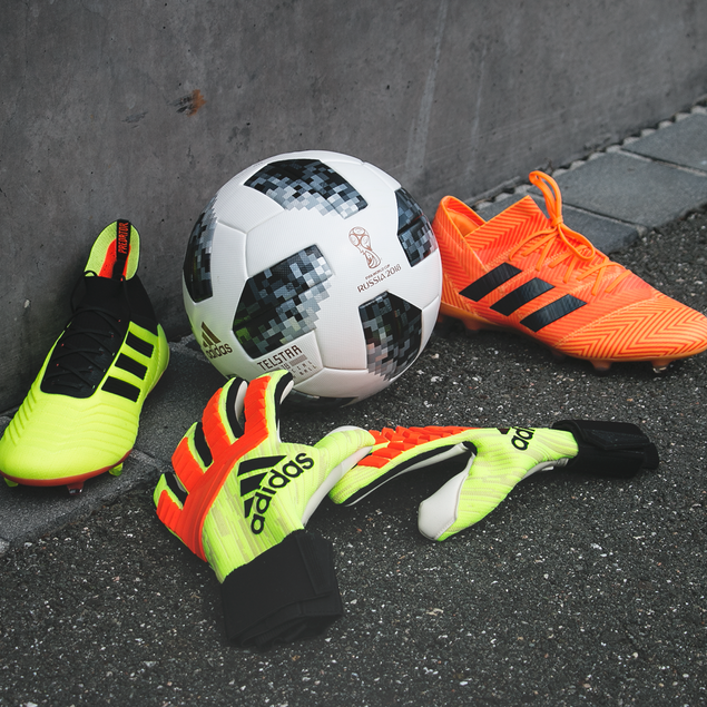 Adidas goalkeeper hot sale gloves 2018