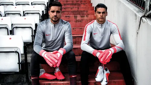 NIKE "raised on concrete"-Pack in grau-pinken für die Saison 2018/19