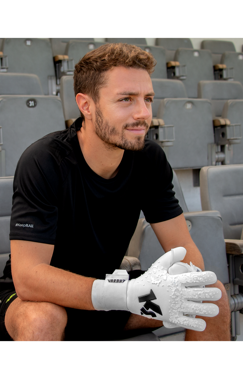 New goalkeeper clearance gloves 2020