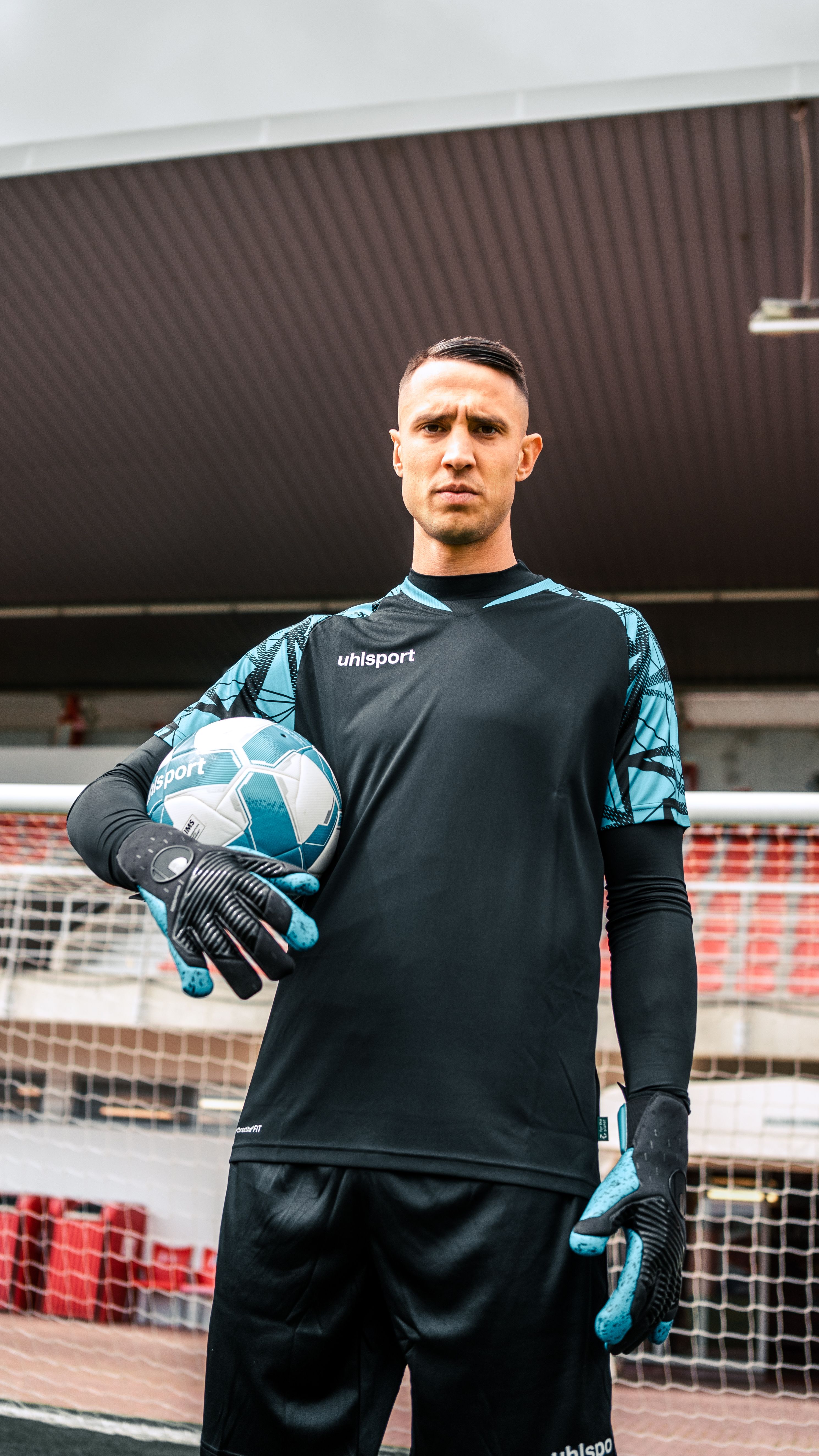 Uhlsport store goalkeeper kit