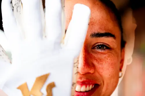 Manuela Zinsberger: Die Torfrau mit Herz und Leidenschaft jetzt bei KEEPERsport