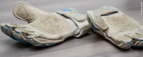Goalkeeper gloves made of latex: The truth about grip, durability, and complaints