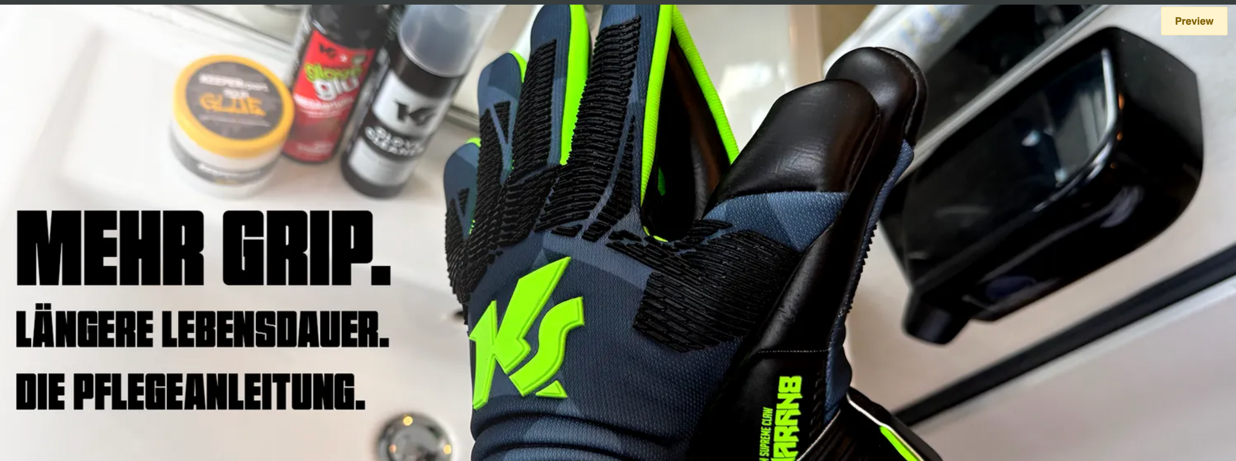 Torwarthandschuhe pflegen — KEEPERsport Varan8 am Waschbecken mit Pflegeprodukten