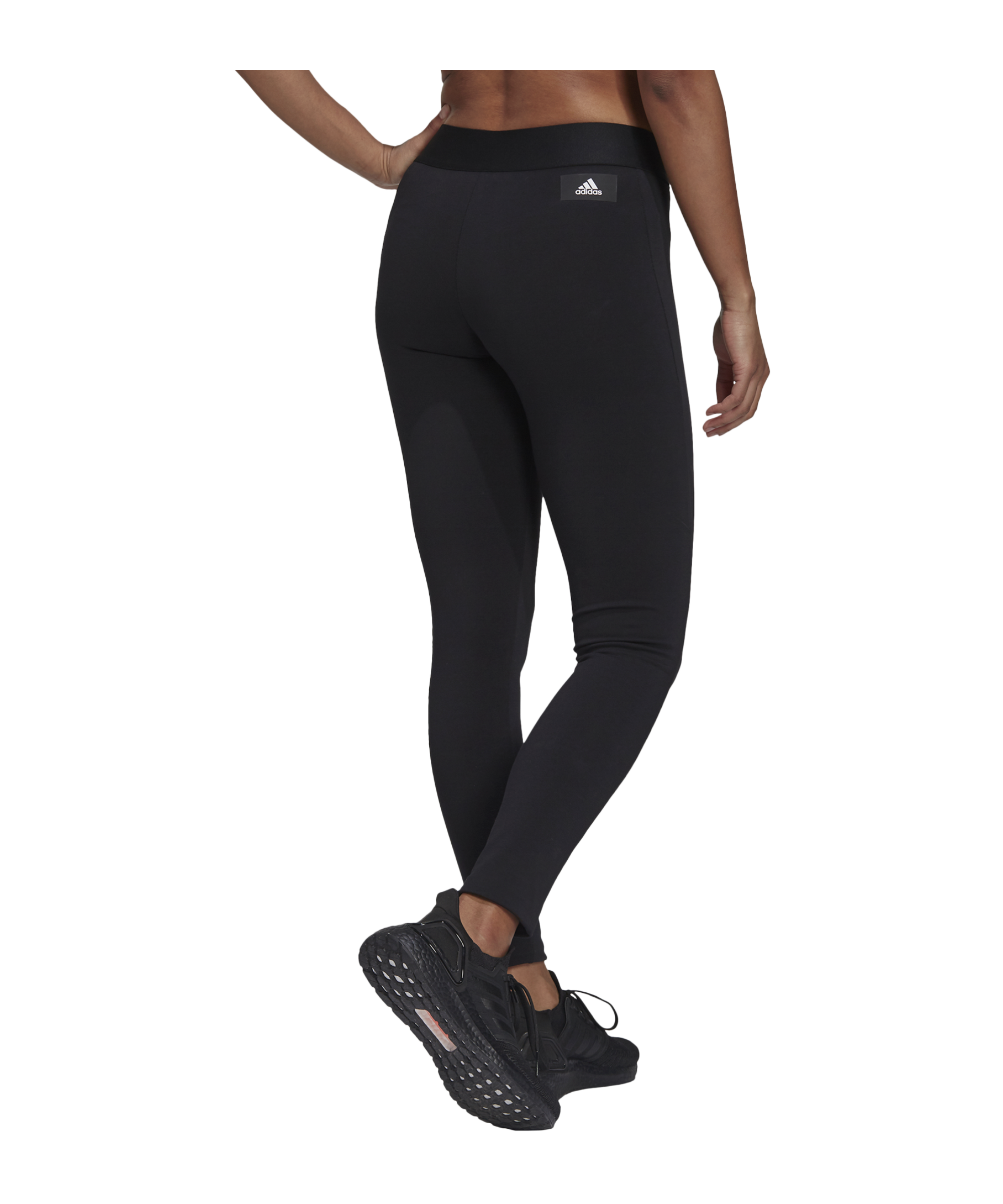 Adidas women’s sweatpants in black!