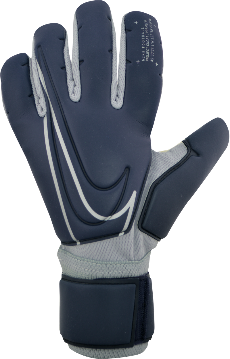 Nike Goalkeeper Match Football Gloves. Nike LU