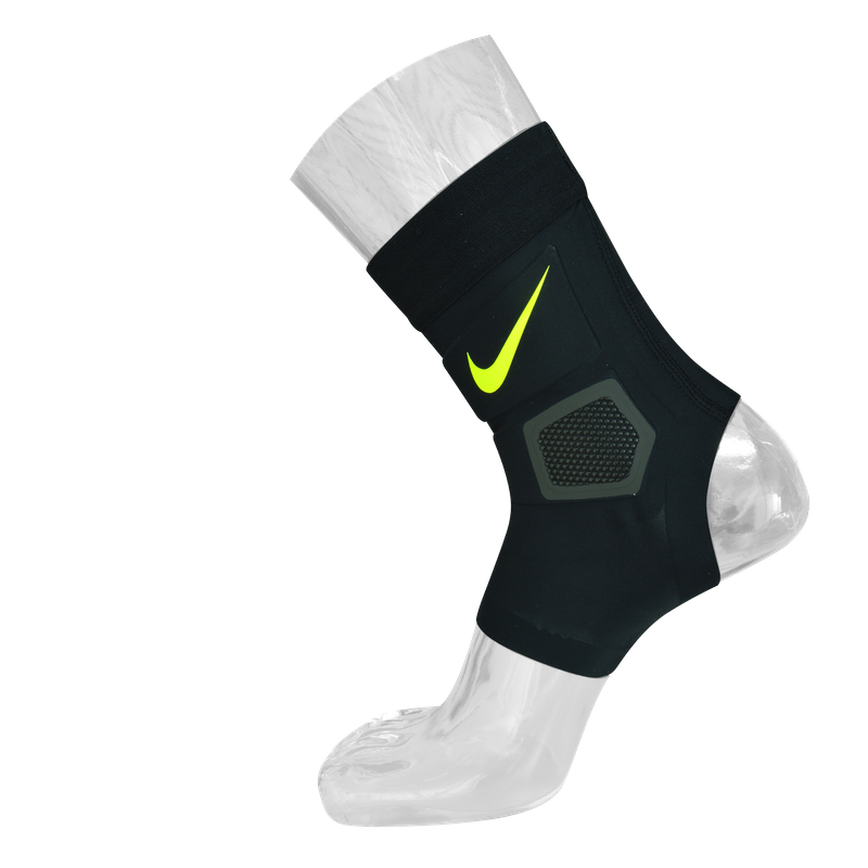 nike pro hyperstrong strike